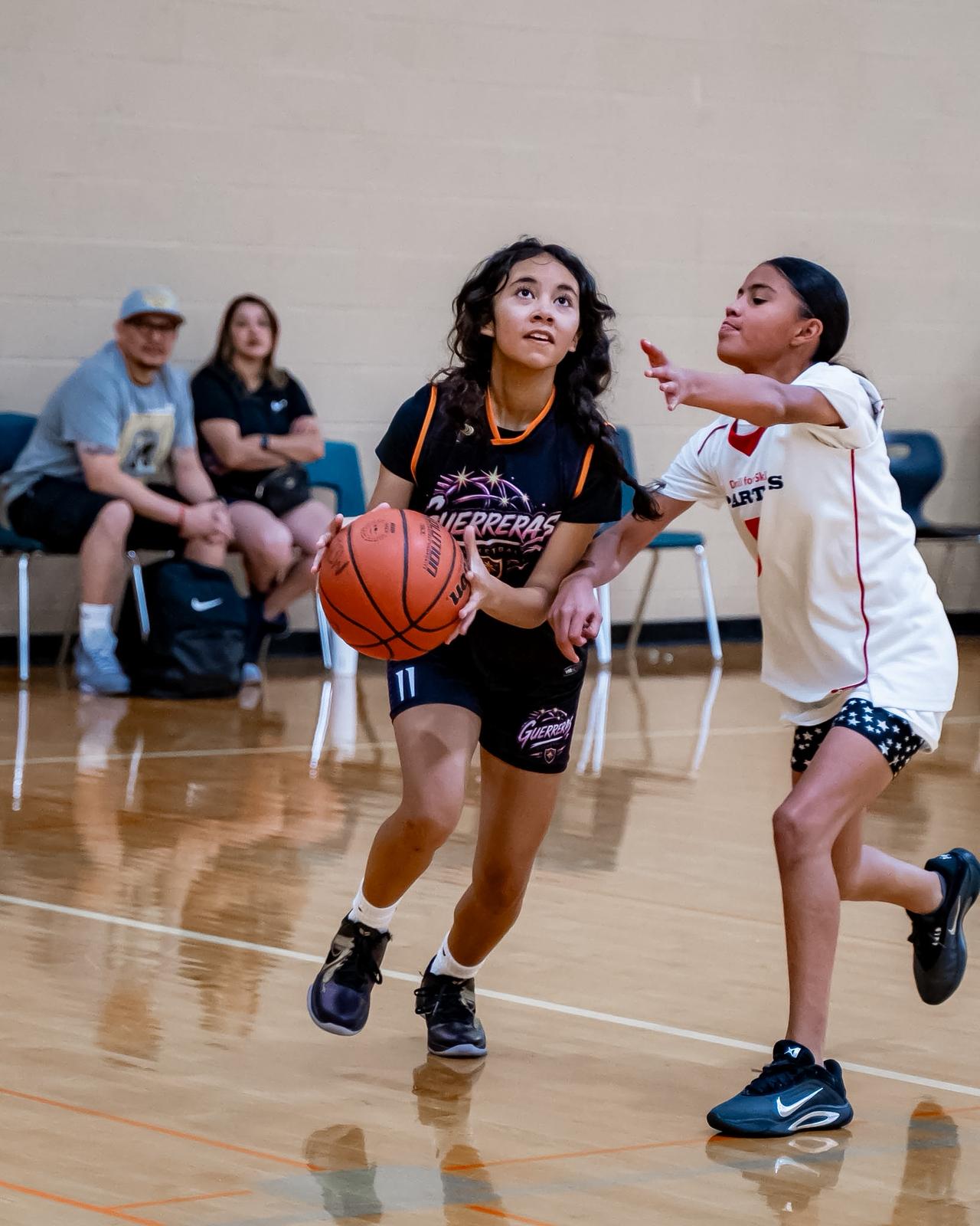 Guerreras moment — Eyes on the lane.