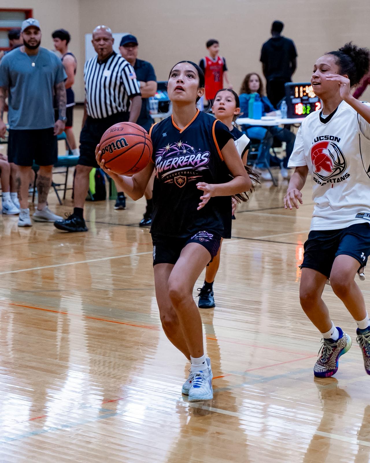 Guerreras moment — Down the court.