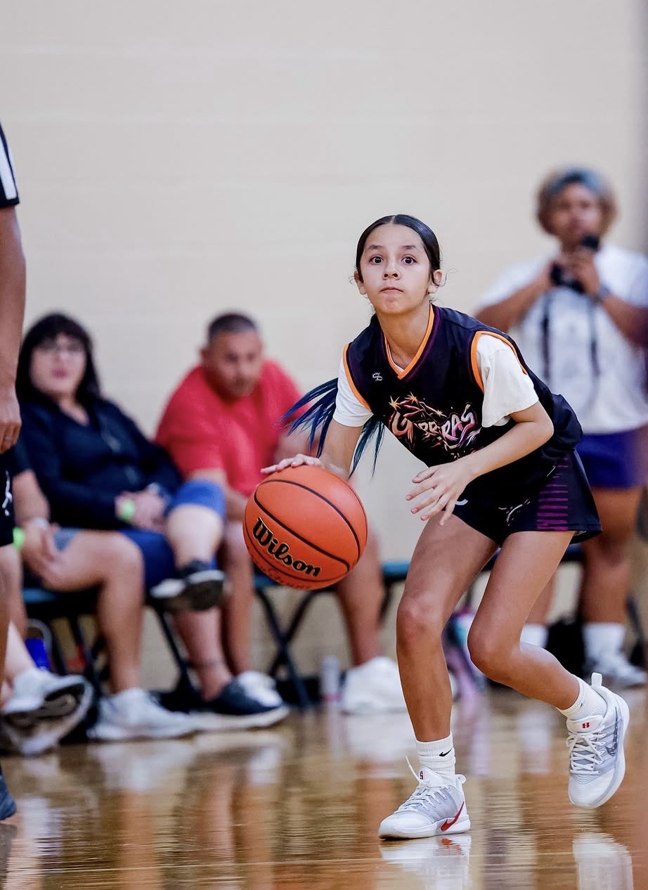 Guerreras player driving the ball up the court